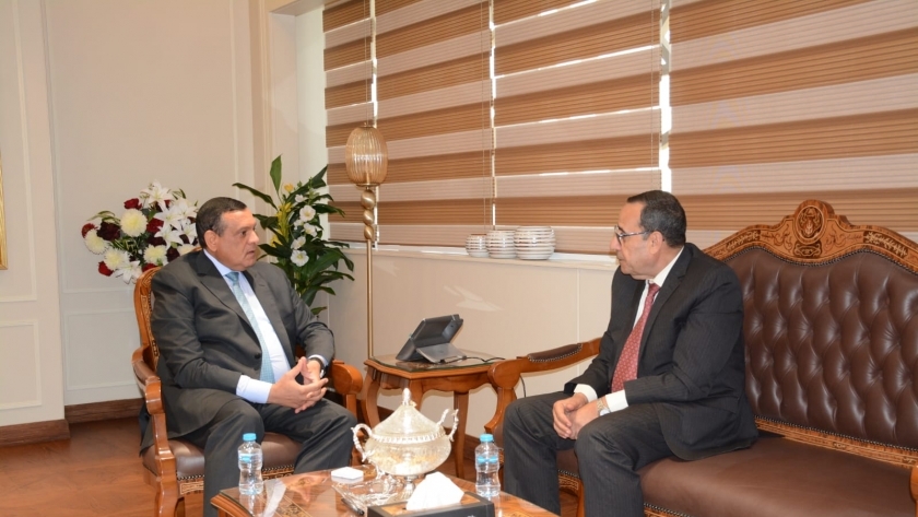 وزير التنمية المحلية يستقبل محافظ شمال سيناء
