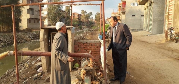 مساعد محافظ كفر الشيخ يأمر بإصلاح موتور الصرف بقرية "شنو"
