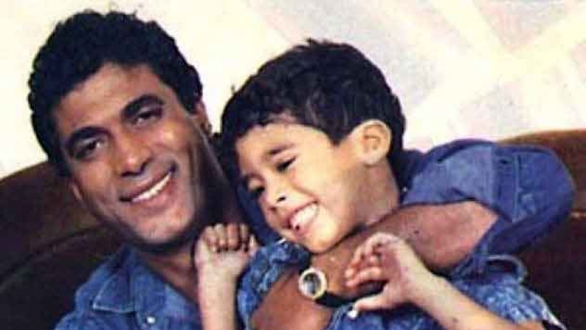 هيثم أحمد زكي مع والده