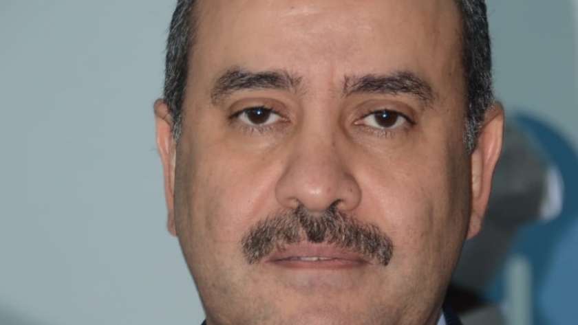 الطيار محمد منار عنبة ، وزير الطيران المدني