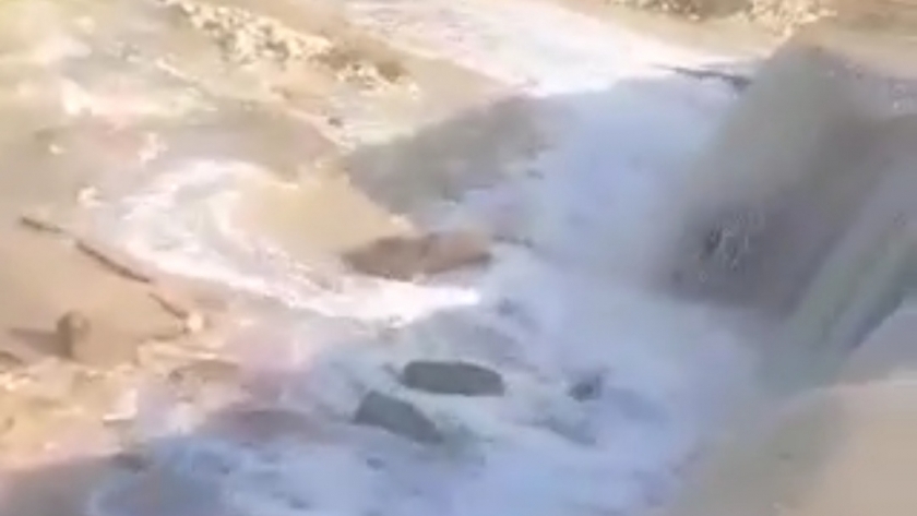 مياه السيول تعزل قرية ببني سويف.. ومسئول: "الوضع تحت السيطرة"