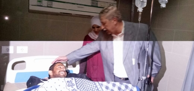 محافظ الإسماعيلية يزور مصابي حادث مسجد الروضة بالعريش