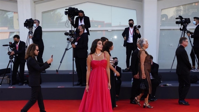 ياسمين صبري في افتتاح مهرجان فينيسيا السينمائي