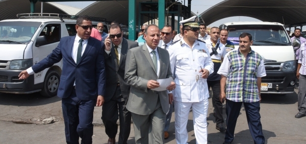 محافظ الاسكندرية يتفقد الموقف الجديد ويتابع بنفسه تطبيق تسعيرة الركوب الجديدة