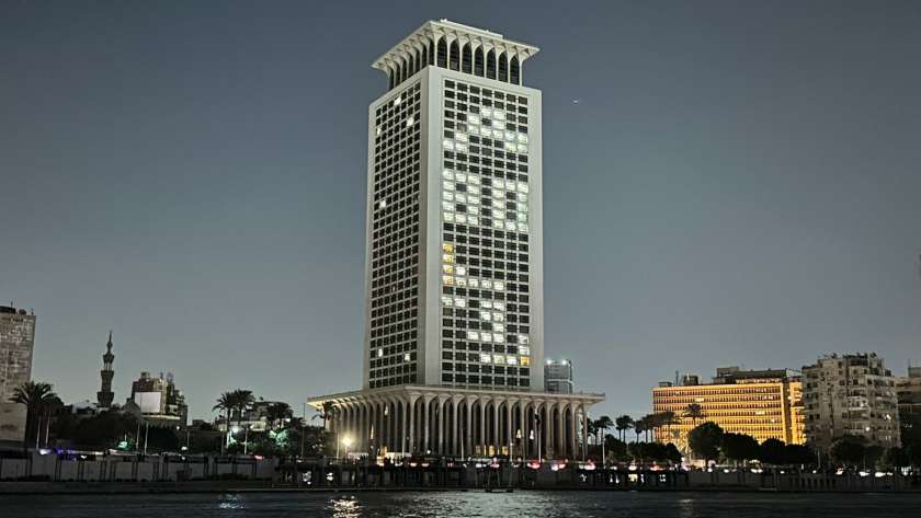مبنى وزارة الخارجية يحتفل بـشعار (مصر 80 روسيا)