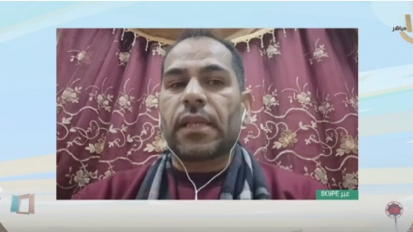  رضا رشاد أحد المسؤولين عن مبادرة توزيع الكمامات