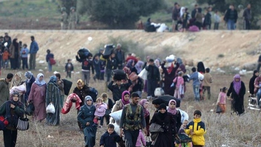 عودة مئات المهجرين السوريين إلى قراهم بريف دير الزور