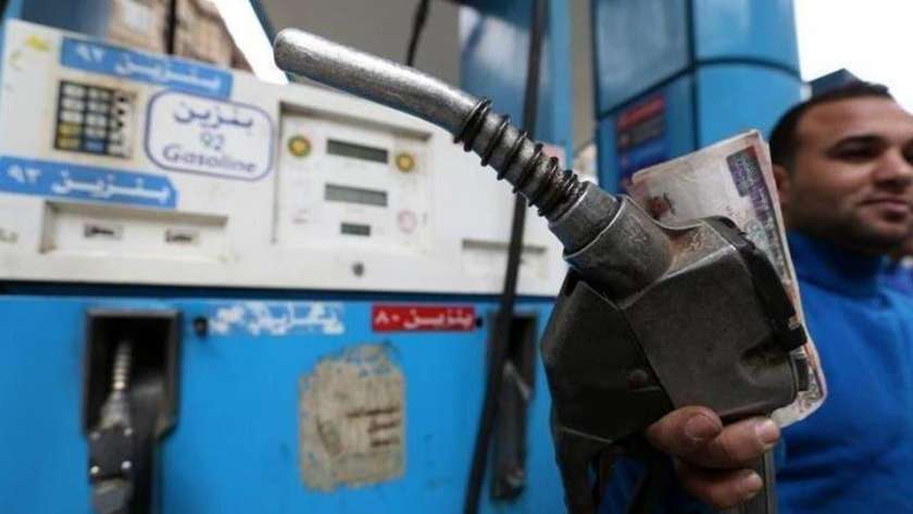 خبرا: تثبيت أسعار البنزين يتناسب مع الأسعار العالمية والظروف الاقتصادية