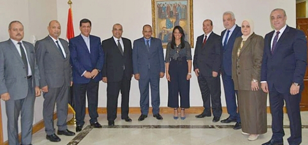 اللجنة العليا للحج خلال لقائها وزيرة السياحة "أرشيفية"