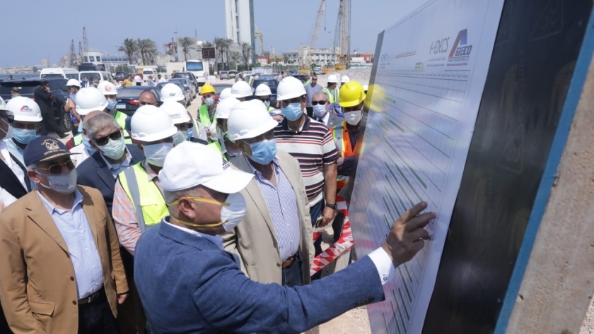 وزير النقل يتابع معدلات تنفيذ عدد من المشروعات بميناء الاسكندرية