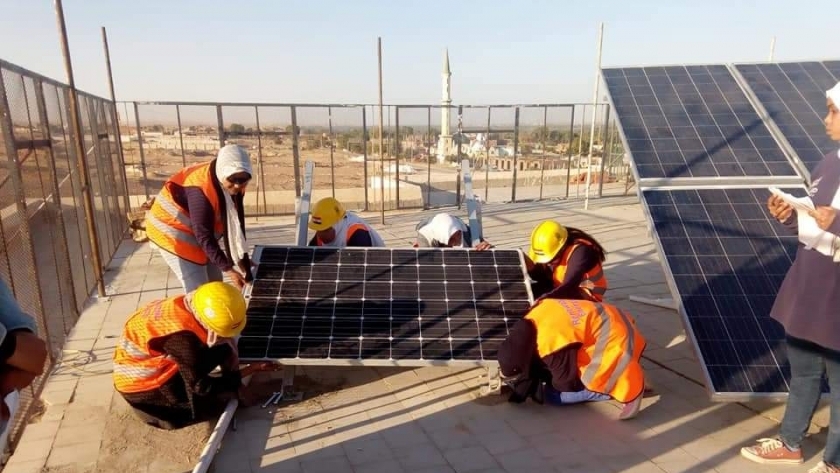 معلومات عن مدرسة الطاقة الشمسية ببنبان.. أنشئت لسد احتياجات أكبر محطة بأسوان
