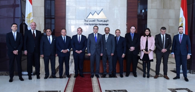 بالصور| رئيس الوزراء يلتقي أعضاء مجلس إدارة البورصة