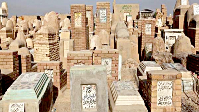 حكم زيارة القبور في العيد