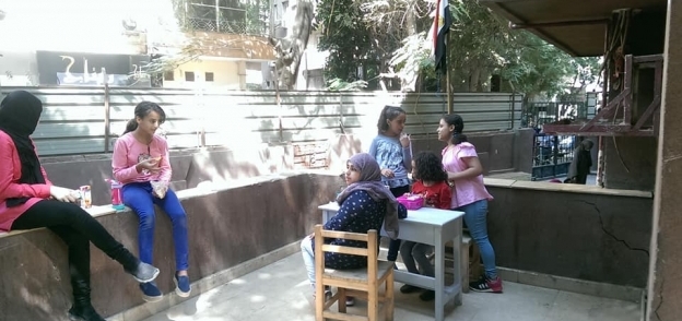 طالبات داخل إحدى المدارس فى القاهرة