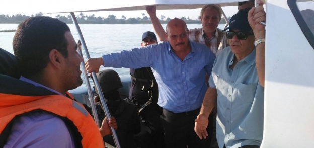 وزير البيئة يتفقد موقع تلوث نهر النيل باسيوط