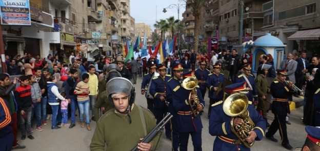 الموسيقى العسكرية تجوب شوارع المنوفية احتفالاً بذكرى عيد الشرطة