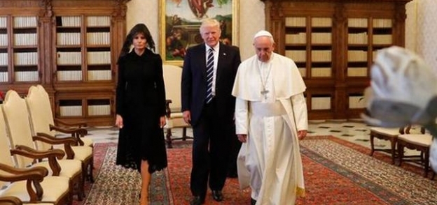 بالصور| ميلانيا ترامب بغطاء الرأس في الفاتيكان و"محتشمة" في السعودية