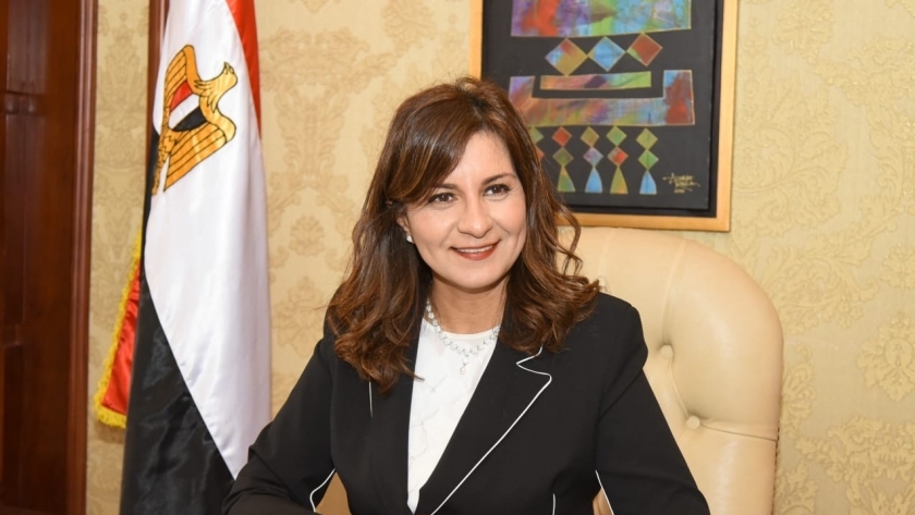 السفيرة نبيلة مكرم وزيرة الهجرة وشؤون المصريين في الخارج اثناء حوارها مع الوطن