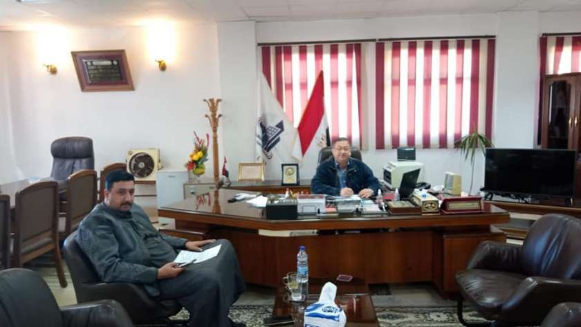 النائب جمال الشورى خلال اجتماعه مع رئيس جهاز تعمير الساحل الشمالي