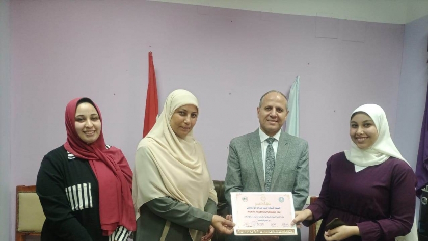 صور تكريم الطلاب الفائزين بتعليم كفر الشيخ