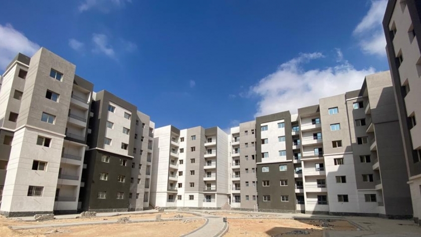 وزير الإسكان يتابع موقف تنفيذ «سكن بديل العشوائيات» في العبور الجديدة