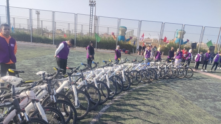توزيع دراجات على أبناء الشهداء بالعريش