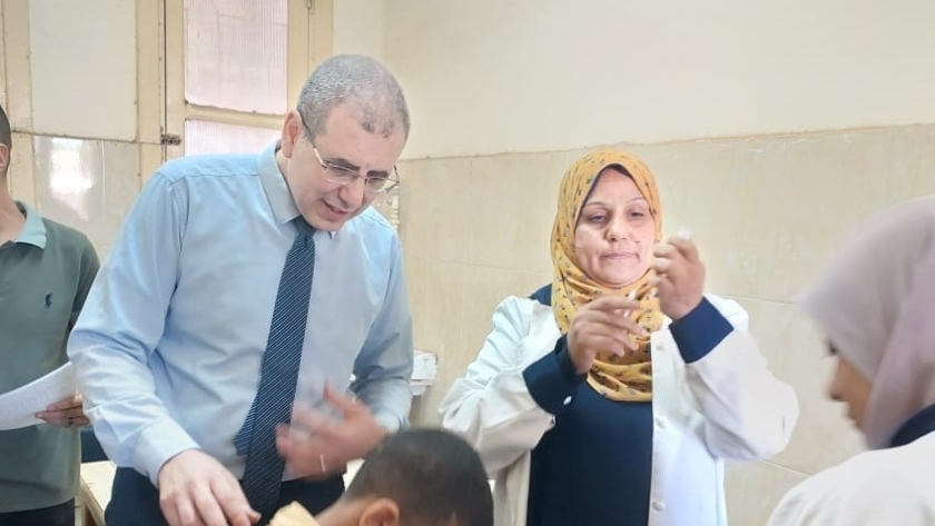 جانب من حملة التطعيم بالمدارس في المنيا