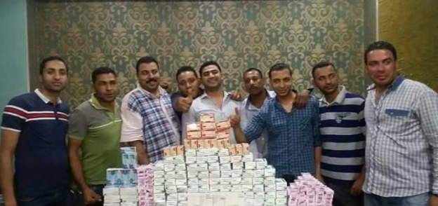 ضباط وأفراد الشرطة عقب ضبط 25 ألف قرص مخدر بالعمرانية