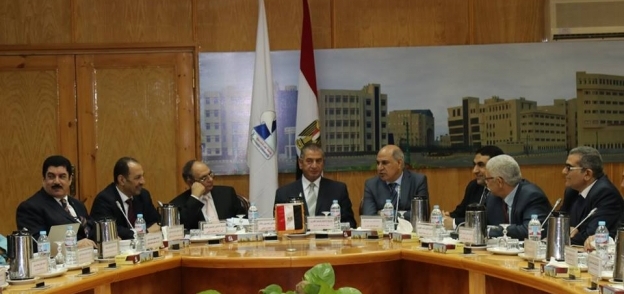 محافظ كفر الشيخ يحضر اجتماع المجلس الطبي للجامعات المصرية