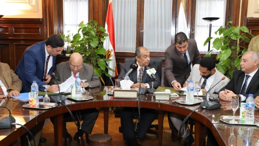 الدكتور عز الدين أبو ستيت وزير الزراعة يشهد توقيع مذكرة تفاهم بين باير ولجنة المبيدات