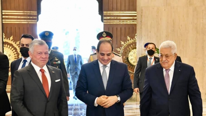 الرئيس السيسي مع الرئيس الفلسطيني وملك الأردن