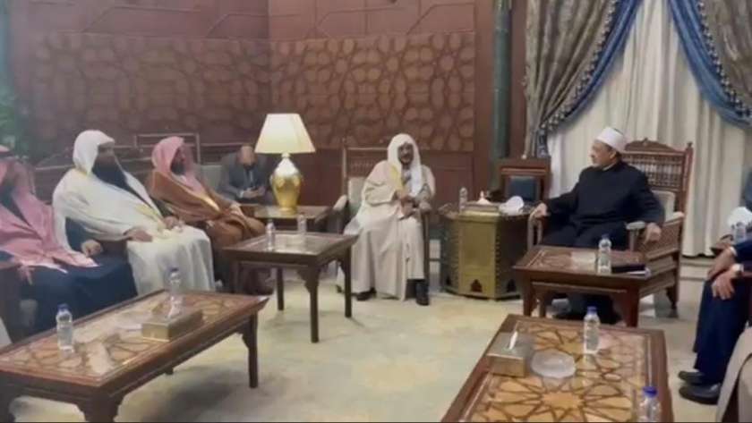 جانب من لقاء شيخ الأزهر مع وزير الشؤون الإسلامية بالسعودية
