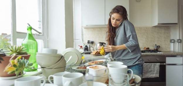 أخطاء السيدات فى المطبخ قد تصيب الأسر بالأمراض