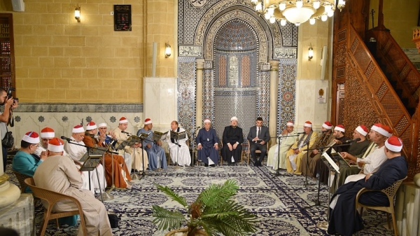 كبار القراء بمقرأة الحسين بحضور وزير الأوقاف ونقيب القراء وعدد من كبار المشايخ