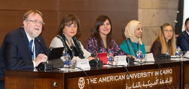 الجامعة الأمريكية بالقاهرة تقدم مسرحية "المستقبل في البيض