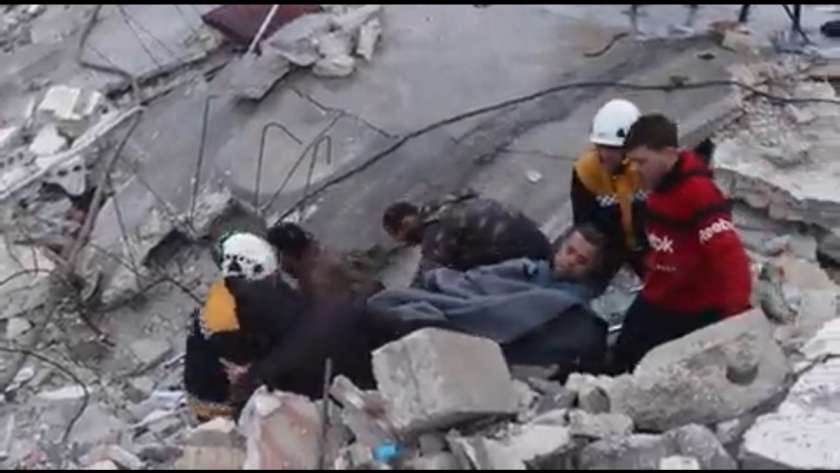 عمليات البحث والإنقاذ لضحايا زلزال تركيا المدمر