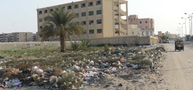 القمامة تحاصر مدارس مدينة المستقبل