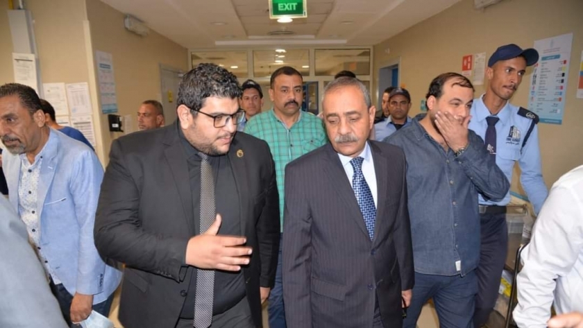الدكتور محمد سامي ومحافظ الإسماعيلية في مستشفي أبو خليفة