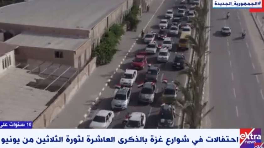 سيارات تطوف بشوارع قطاع غزة في ذكرى ثورة 30 يونيو