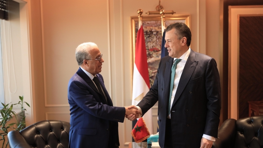 وزير السياحة خلال لقائه السفير المغربي بالقاهرة
