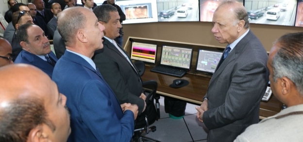 محافظ القاهرة يفتتح أعمال تطوير غرفة التحكم المركزية بنفقي الأزهر