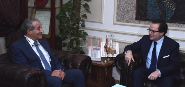 اجتماع وزير التموين والسفير الفرنسي في القاهرة اليوم
