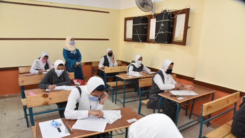 صورة أرشيفية لطلاب المرحلة الإعدادية أثناء أحد الامتحانات