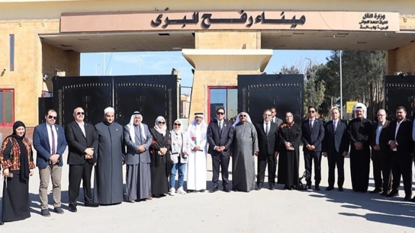 عادل بن عبدالرحمن العسومي رئيس البرلمان العربي خلال مستشفى العريش العام