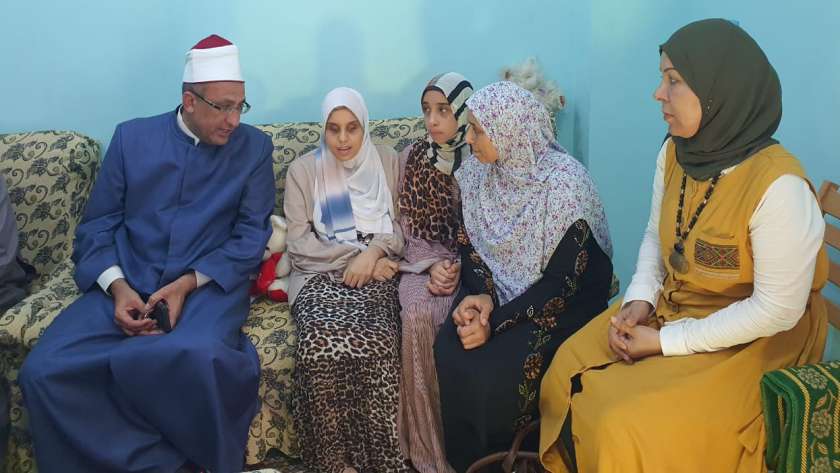د. عبد اللطيف طلحه رئيس منطقة الغربية الأزهرية يقدم التهنئة للاوائل