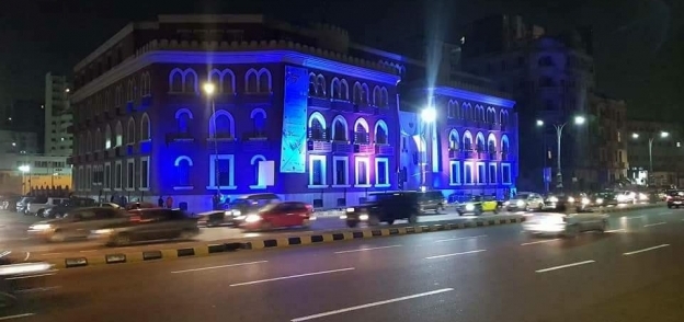 مبنى جامعة الإسكندرية يضىء بالالوان احتفالا باليوبيل الماسي