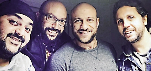 أحمد مكى مع شيكو وهشام ماجد والمخرج هشام فتحى في كواليس المسلسل