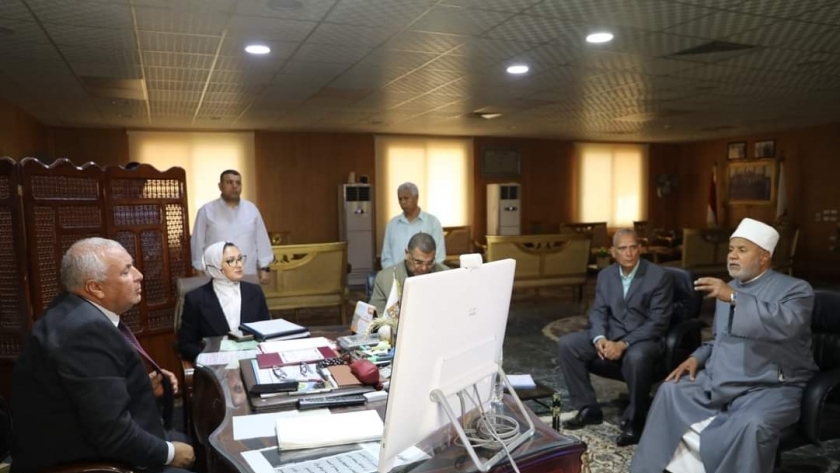 محافظ الوادي الجديد مع نائب رئيس جامعة الأزهر