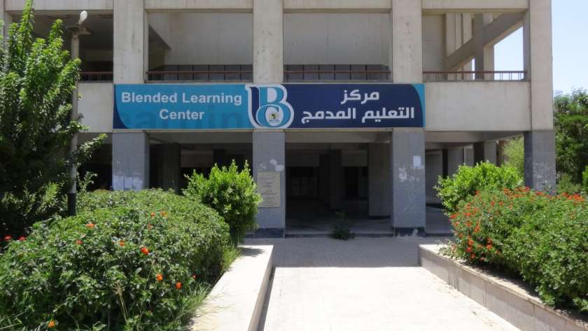 مركز التعليم المدمج بجامعة القاهرة يستعد لبدء الاختبارات في أكتوبر المقبل