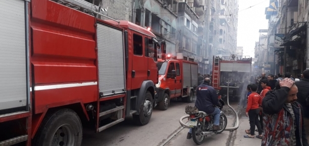 "جمرك الإسكندرية" يسيطر على حريق "محل تجاري" في منطقة "اللبان"